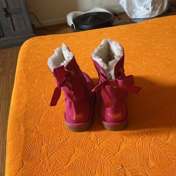 Never worn Uggs pink Koolaburra boats size 3 us nice beautiful - Picture 7 of 8